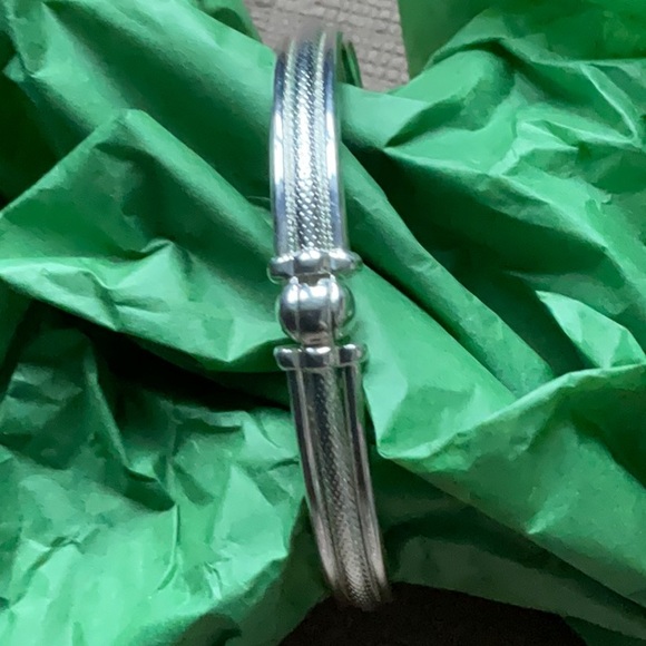 Sterling Silver and Lapis oval bangle bracelet - Picture 2 of 10